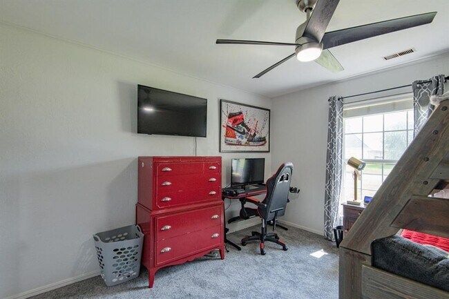 Building Photo - 3025 Regency Ct
