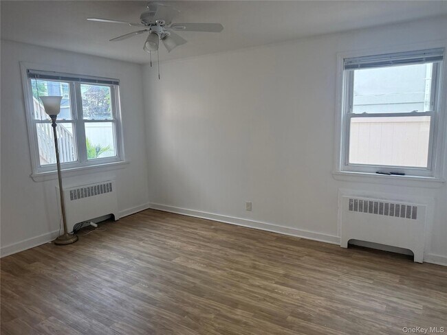 Building Photo - 646 E Park Ave