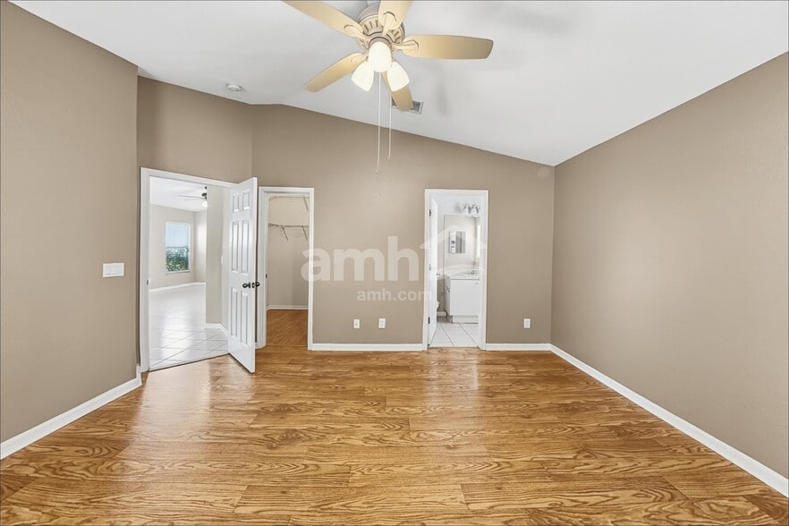 Building Photo - 11505 Crestlake Village Dr