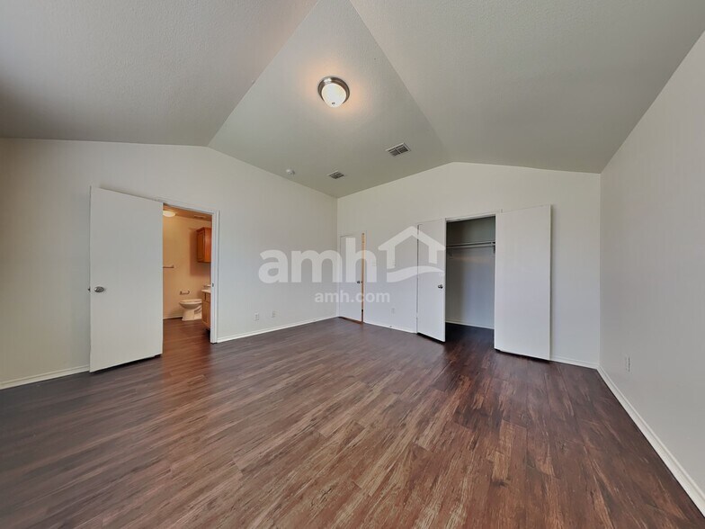 Building Photo - 9421 Pastime Ct