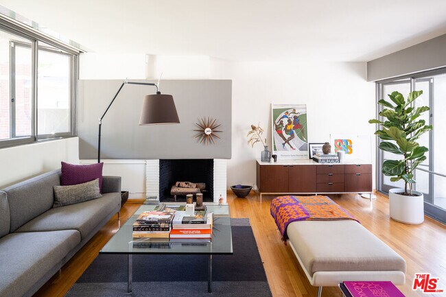 Building Photo - 423 W Ellis Ave