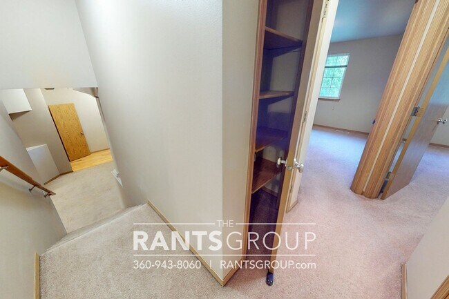 Building Photo - Great Location!  Quiet Neighborhood!