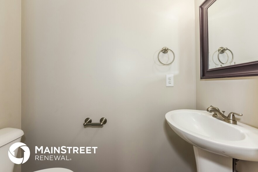 Building Photo - 160 Walton Trce S