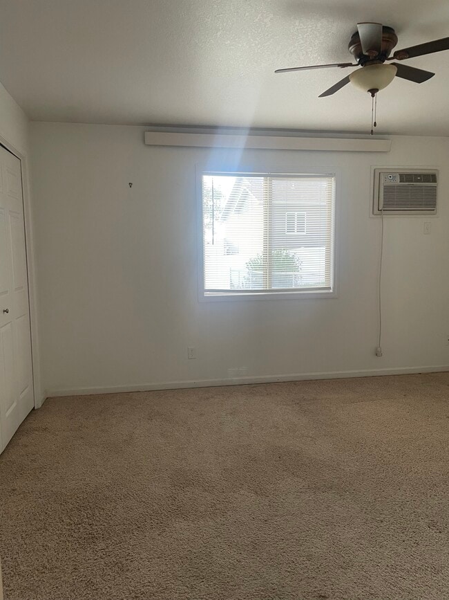 Building Photo - 1351 E Oakland St