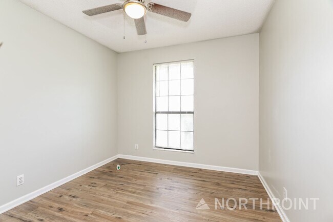 Building Photo - 3 BR/2BA | Newly Renovated Single Family Home | 1-Car Garage Parking | Fenced  backyard