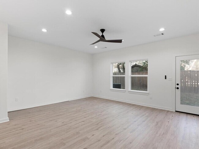 Building Photo - 5704 Elysian St