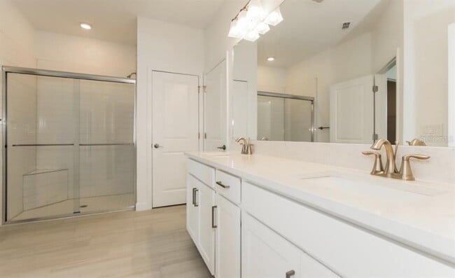 Building Photo - 1250 Spinnaker Dr