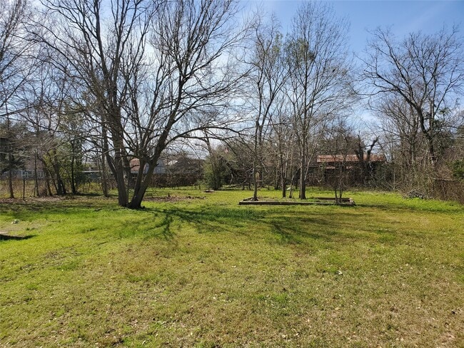 Building Photo - 223 S Willow St