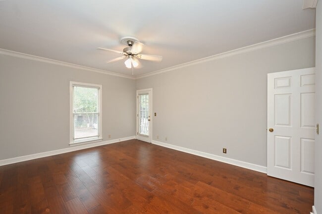 Building Photo - **UPDATED FIRST-FLOOR CONDO IN DESIRABLE P...