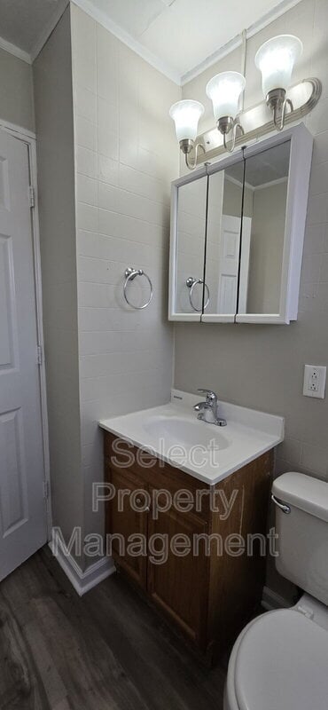 Building Photo - 536 Royalton Dr