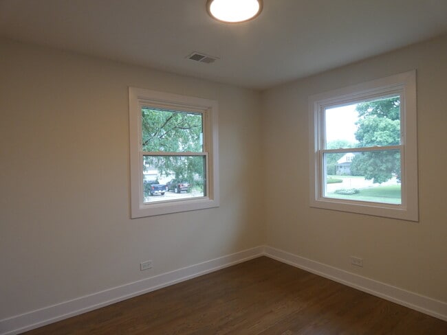 Building Photo - 241 S Small Ave
