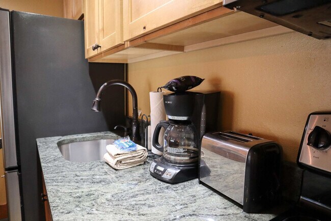 Building Photo - 455 Village Rd