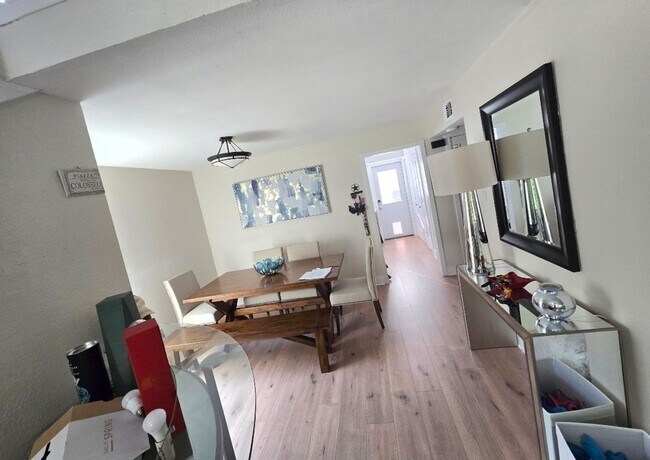 Building Photo - Charming 3BR condo in Austin