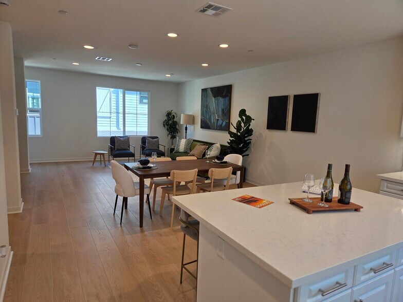 Building Photo - 2524 Chamomile Ln