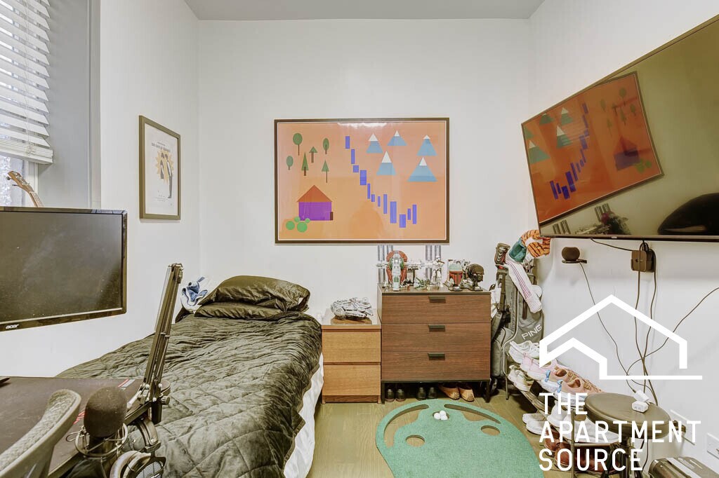 Building Photo - 2834 W Diversey Ave