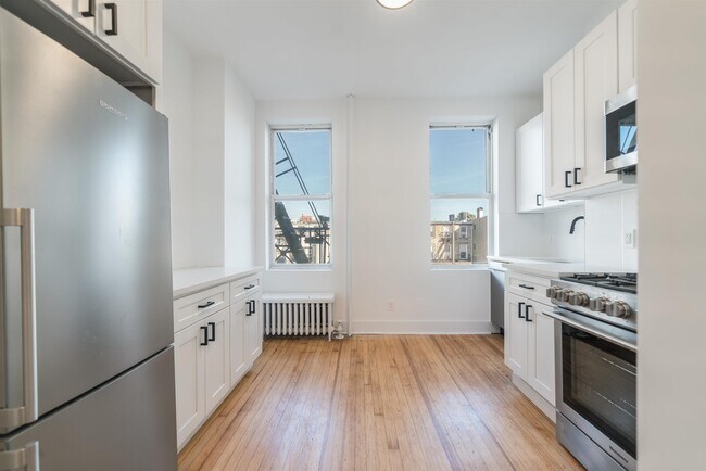 Building Photo - 529 Park Ave