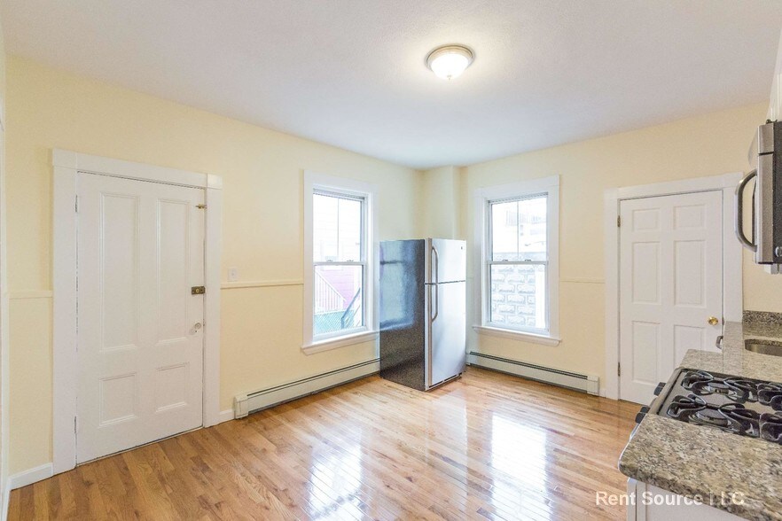 Building Photo - 23 Cottage Ave