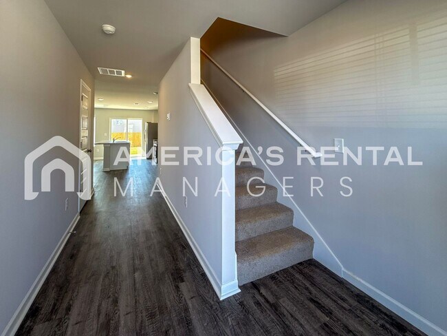 Building Photo - Escape to Lakeside Living in Lincoln! View with 48 Hours Notice!