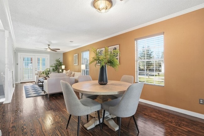 Building Photo - 818 Cedar Rd