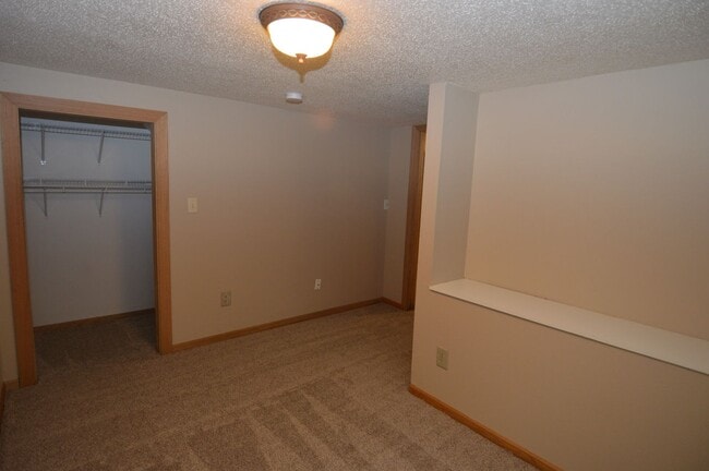 Building Photo - 5 Bedroom, 2 Bathroom House for Rent close to UND and Altru Hospital