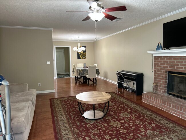 Building Photo - 113 Manor Row