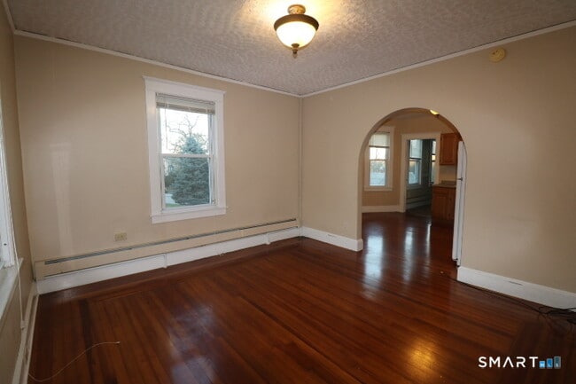 Building Photo - 88 Riverview Ave