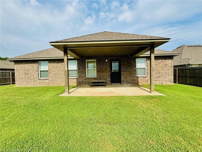 Building Photo - 9025 Wildwood Way