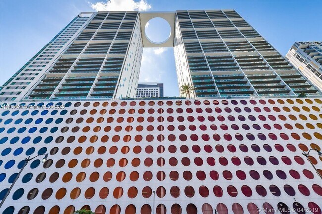 Primary Photo - 500 Brickell Ave