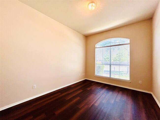 Building Photo - 468 Clarence Ct