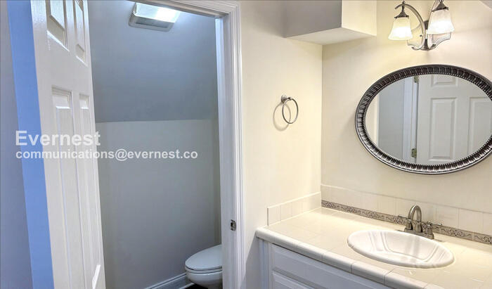 Building Photo - 1805 S Mayflower Dr