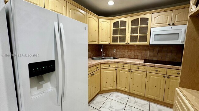 Building Photo - 7825 NE Bayshore Ct