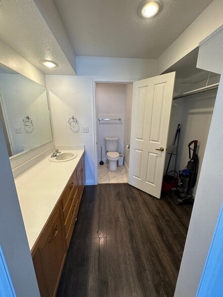 Building Photo - 1559 N Riverside Ave #10