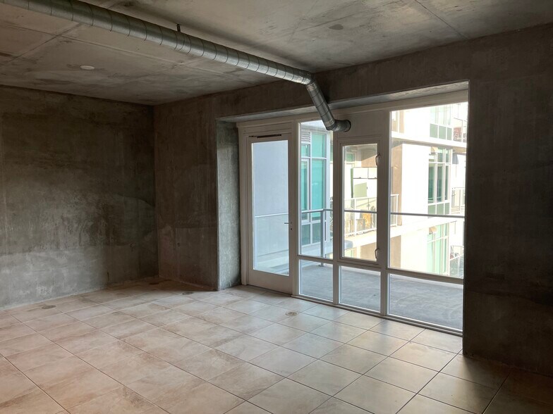 Building Photo - 1080 Park Blvd