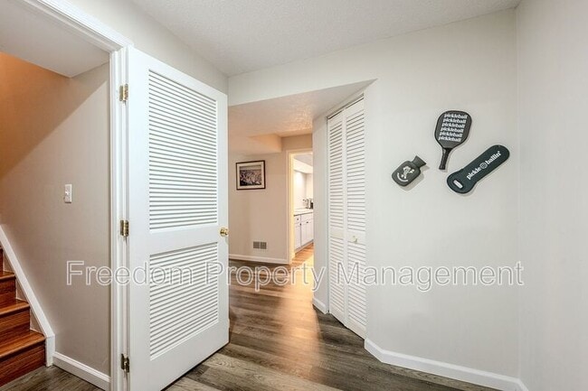 Building Photo - 9564 Basilwood Dr