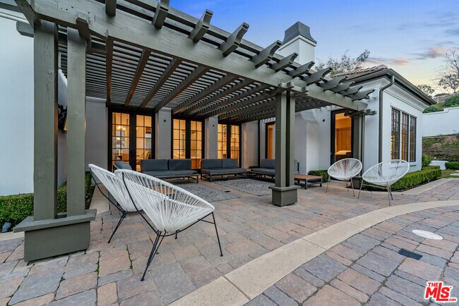 Building Photo - 25400 Prado De Las Peras