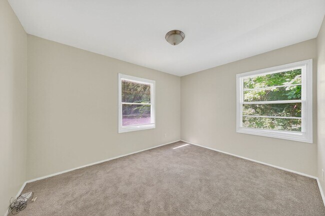 Building Photo - 115 Spring Garden Dr