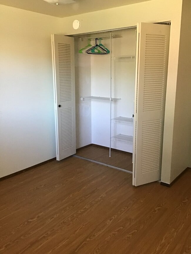 Building Photo - Large 2 bed 1 Bath