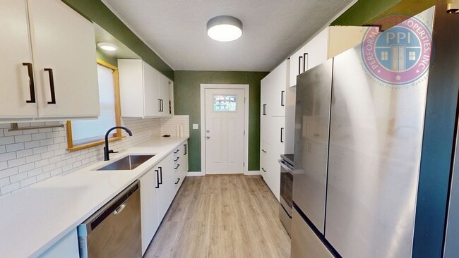 Building Photo - Newly Remodeled Home With Large Yard In Ro...