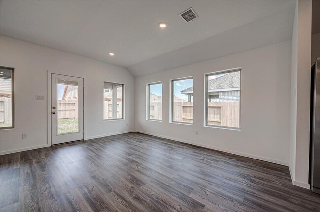 Building Photo - 5119 Whispering River Dr