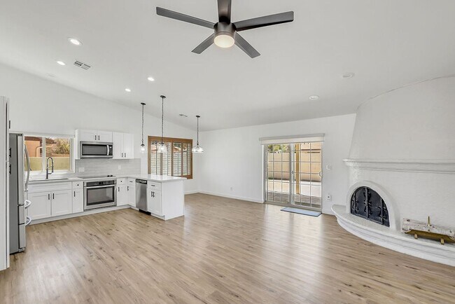 Building Photo - Beautiful Chandler home!