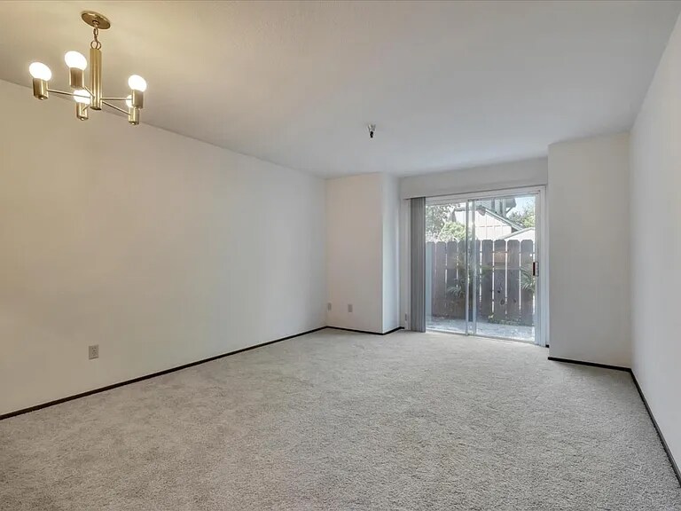 Building Photo - 106 Vista Prieta Ct