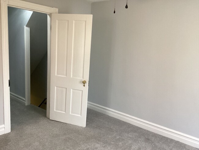 Building Photo - Beautifully Updated Half Duplex in the Boro