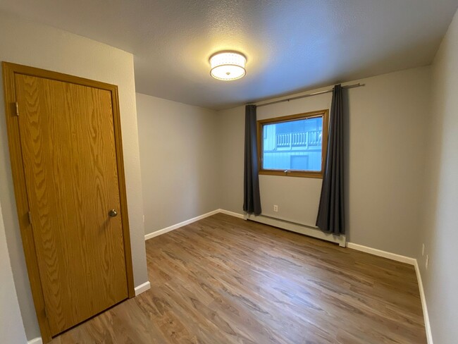 Building Photo - Beautifully maintained (3) bedroom, (2) ba...
