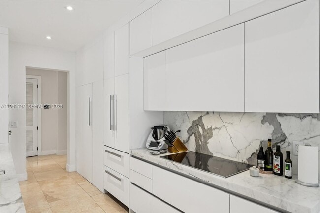 Building Photo - 7420 SW 54th Ct