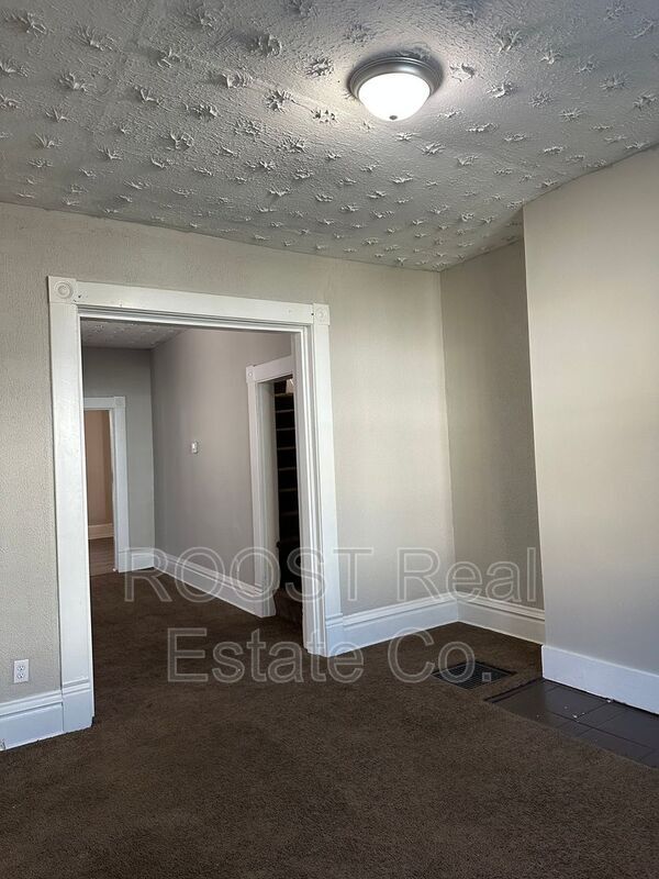 Building Photo - 896 Ellsworth Ave