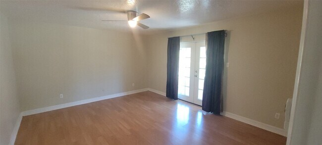 Building Photo - 11302 Meadow Lake Dr