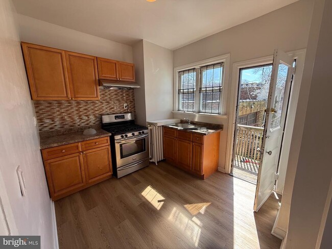 Building Photo - 5052 Wayne Ave