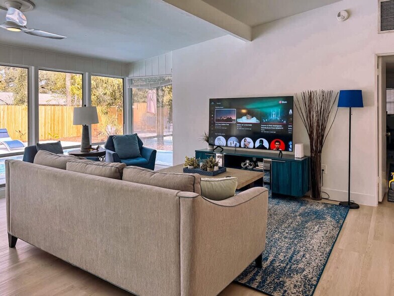 Building Photo - 3225 Pickfair St