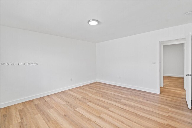 Building Photo - 361 E 39th St