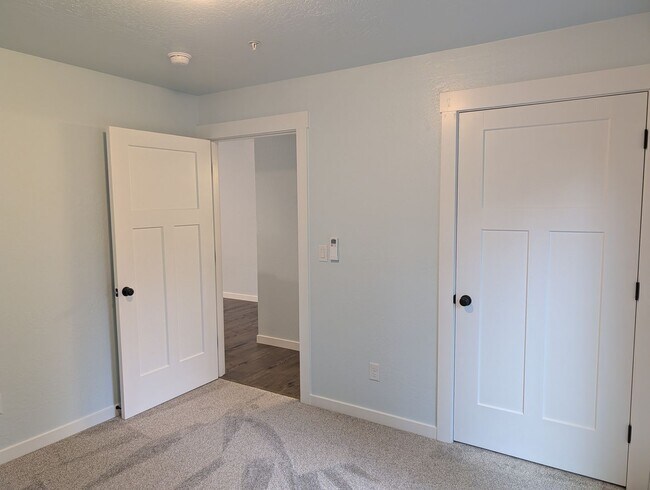 Building Photo - Brand New Single Level Home